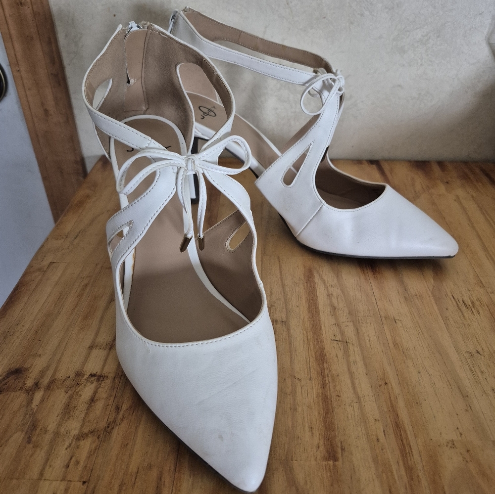 Chic White Women's Heels with Bow Detail